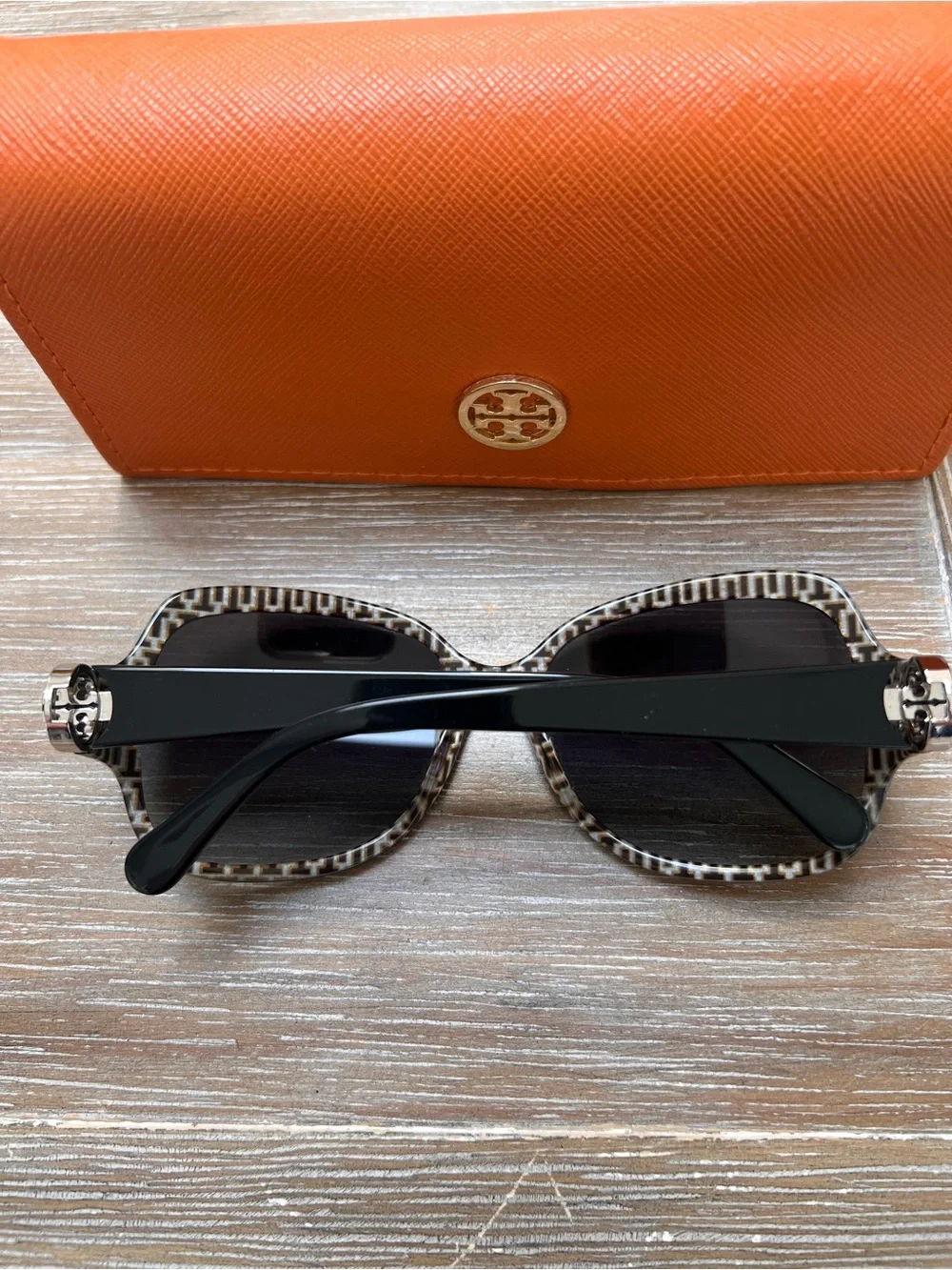 Tory Burch Black Oversized Sunglasses w/ Case/Dustbag - Picture 4 of 7